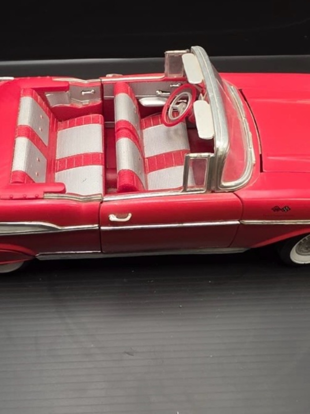 1957 Chevrolet Bel Air Convertible Red & White Die-Cast Model Car 1:18